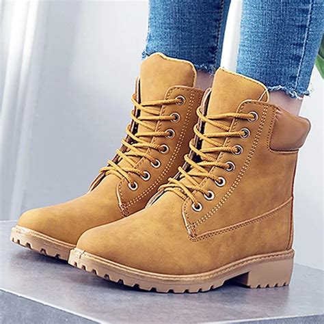 Botas de marca para mujer .